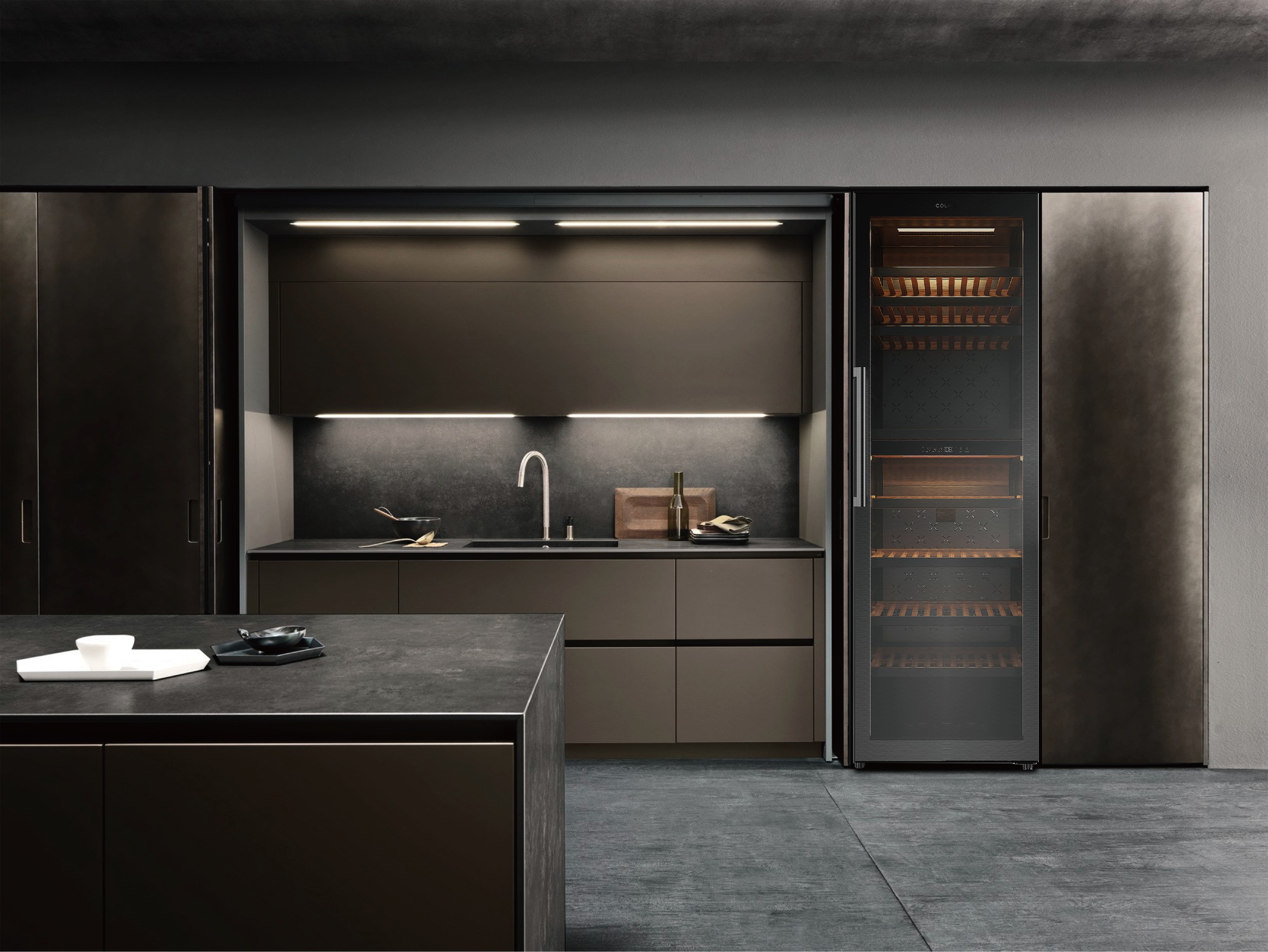 COLMO Wine Cooler 416 正面产品。